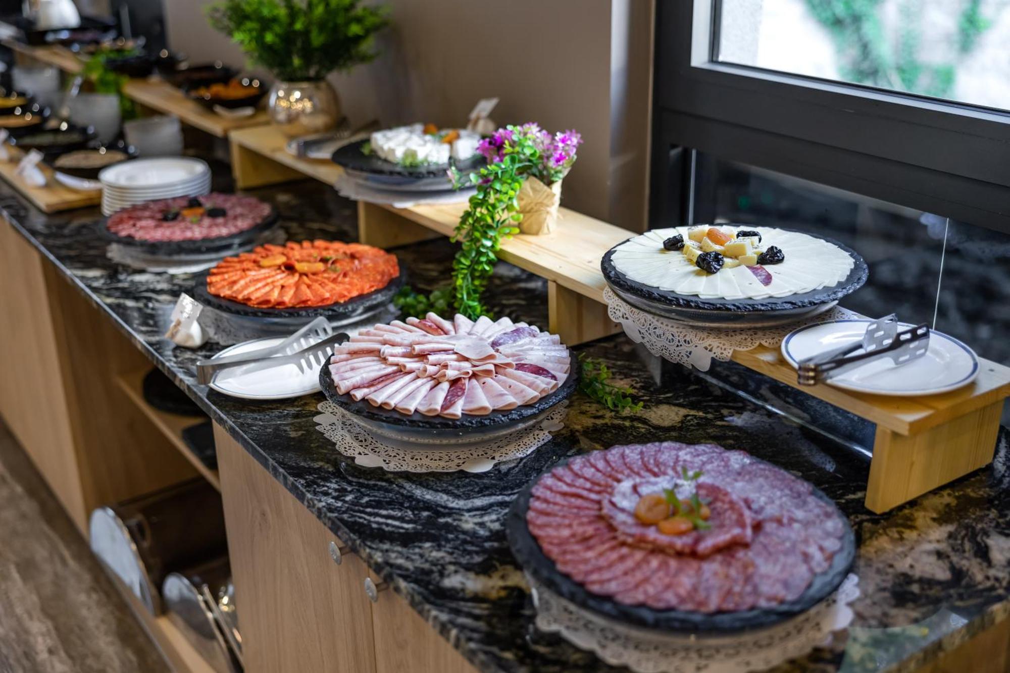N Hotel ซูโตมอเร ภายนอก รูปภาพ
